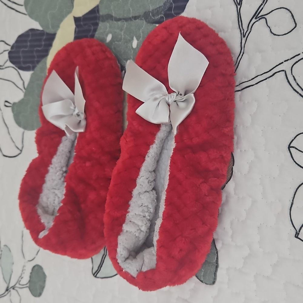 Cozy Red Plush Slippers with Bow - Picture 2 of 5
